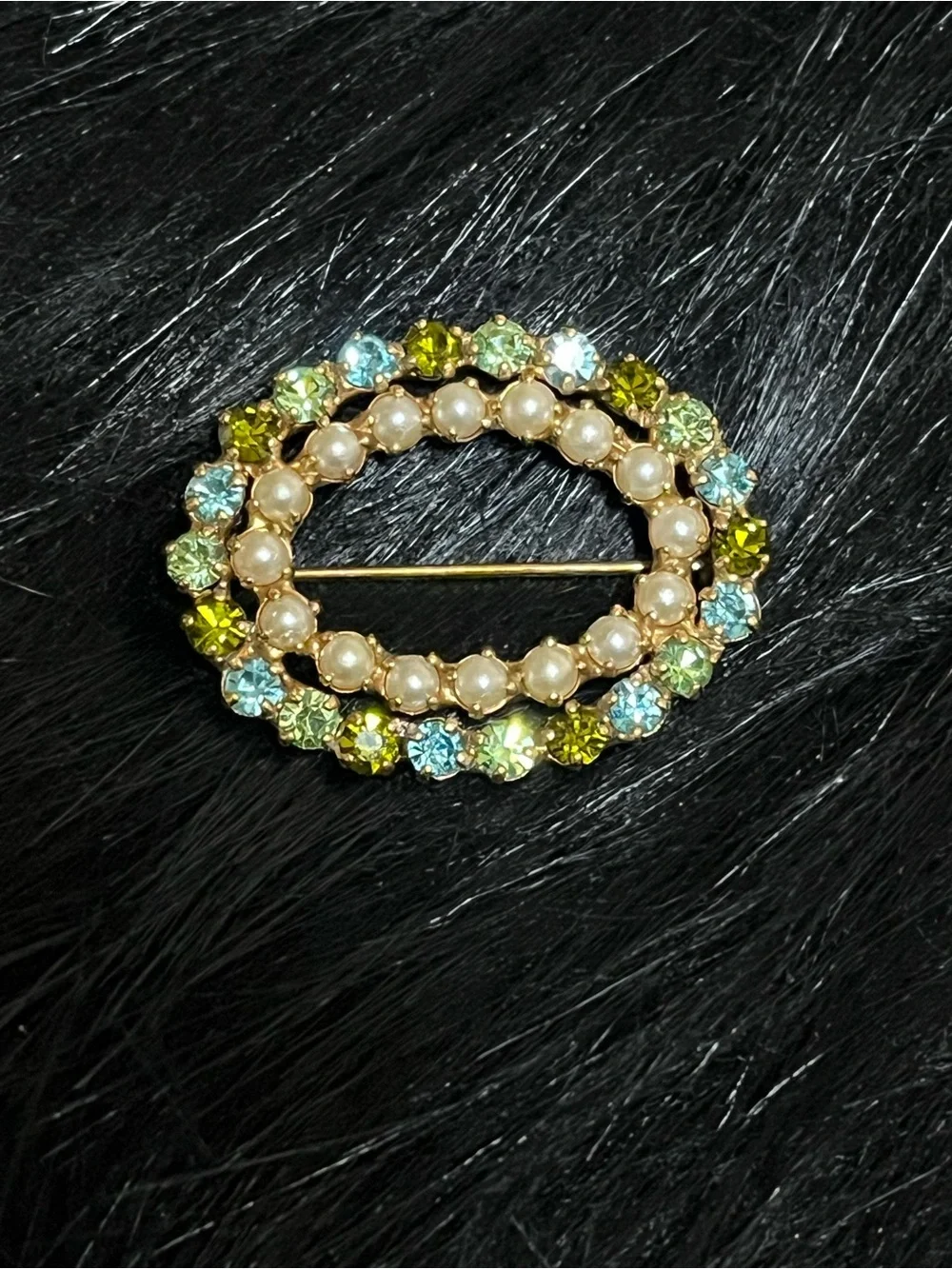 Small Vintage Rhinestone Pearl Brooch